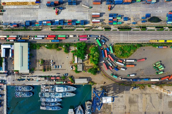 Comment les services douaniers garantissent la sécurité du commerce mondial
