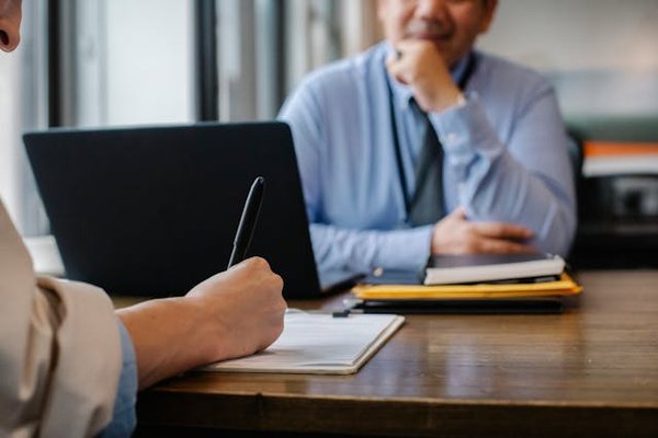 Création d'une sarl : prévoir les risques des statuts