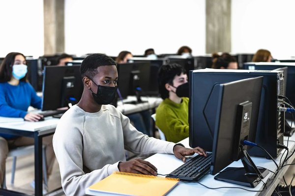 Votre passerelle vers le monde : choisir une grande école de management