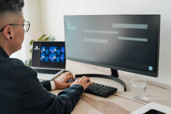 Comment utiliser un chatbot en ligne pour un projet marketing ?
